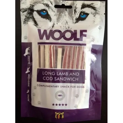 Woolf poslastica za pse – mekani sendvič s janjetinom i bakalarom (dugi oblik), 100 g